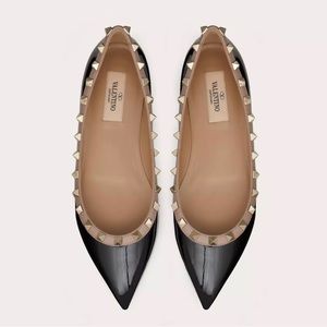 Valentino Garavani Rockstud ballerina in patent leather. Size 39